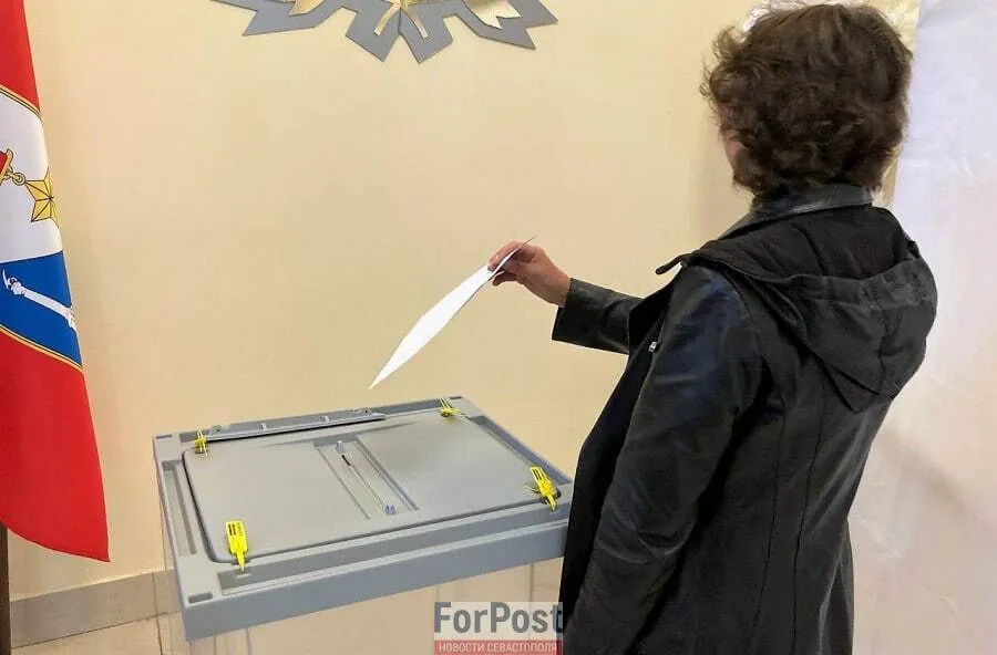 Участники референдума в Севастополе голосуют со слезами на глазах 