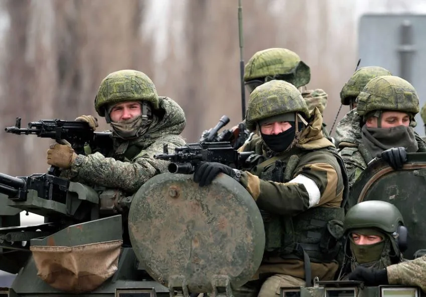 РБК: размер зарплаты российских военнослужащих и силовиков увеличат на 10,5% 