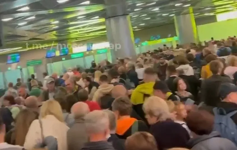 Аэропорт Шереметьево прокомментировал сумасшедшие очереди из желающих улететь