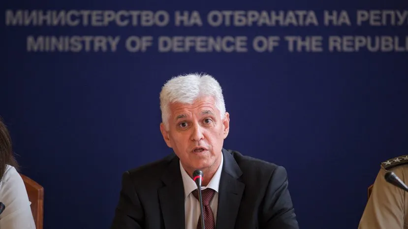 Глава Минобороны Болгарии: парламент запретил поставлять Украине тяжелое вооружение