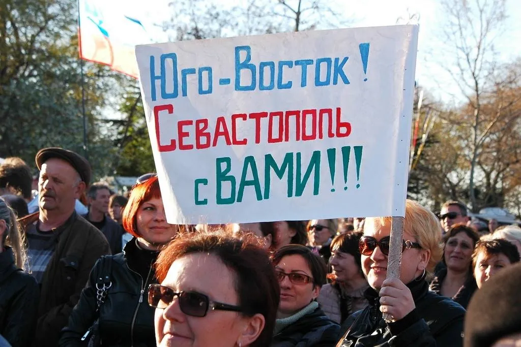 Севастопольцы собираются на митинг-концерт в поддержку воссоединения России с Юго-Востоком Украины