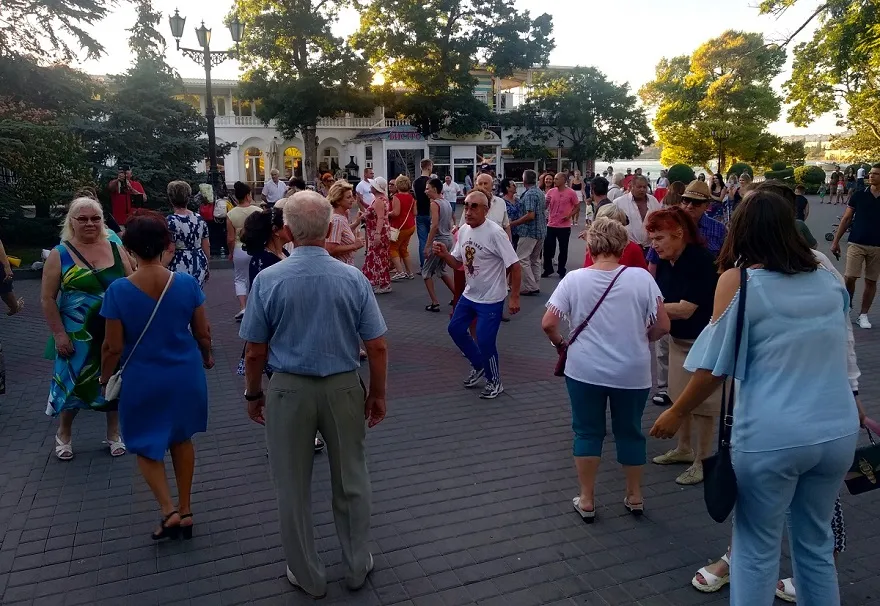 Севастопольские пенсионеры недовольны графиком танцев