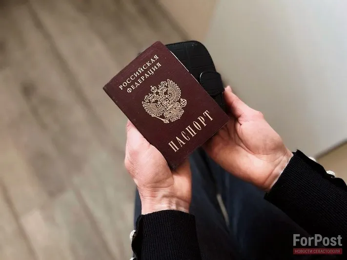 Уехавшим уроженцам новых регионов РФ дали месяц на выбор гражданства