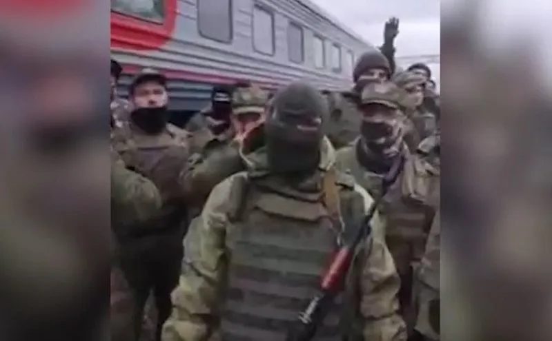 В Сети появились кадры протеста сотен «брошенных» призывников