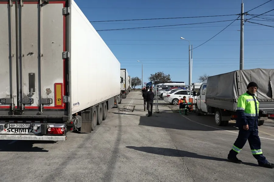 Кубань ограничила доставку грузов в Крым через Керченскую переправу