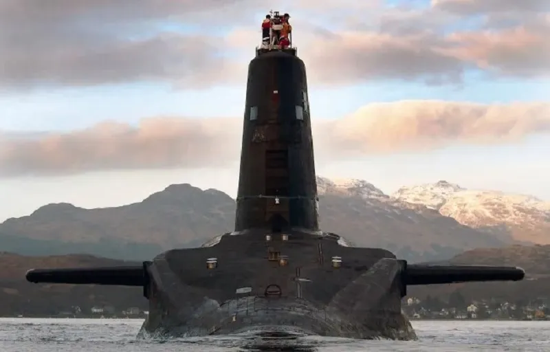 Атомная субмарина прервала секретную миссию из-за пожара на борту