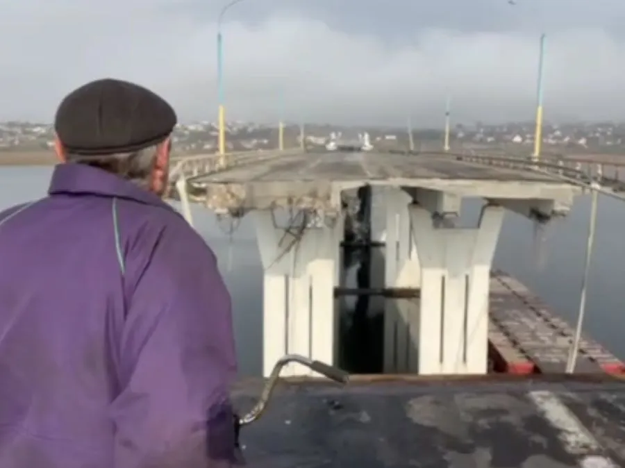 Военный аналитик объяснил, почему взорвали Антоновский мост в Херсоне
