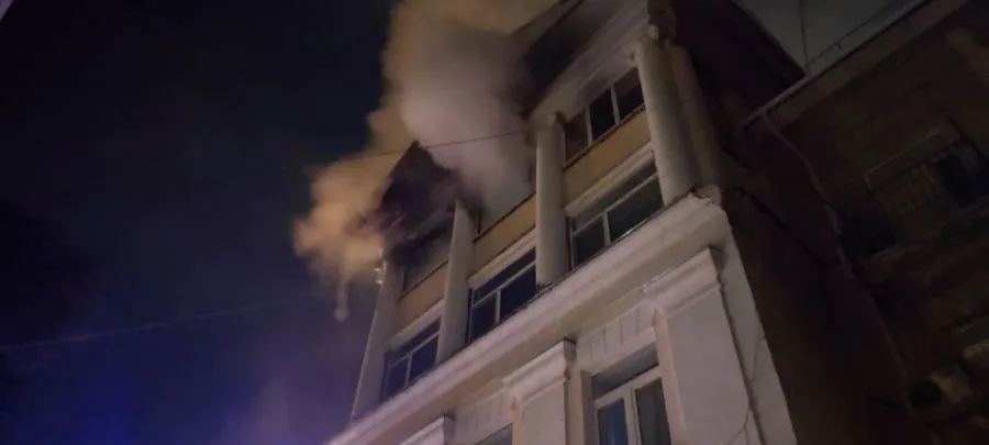 Крупный пожар в Севастополе тушили вслепую