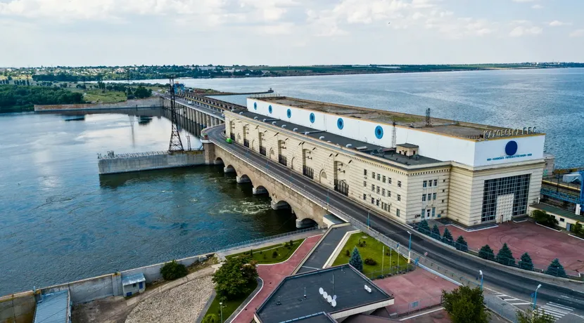 Глава администрации Новой Каховки: несмотря на обстрелы ВСУ, ГЭС продолжает работать
