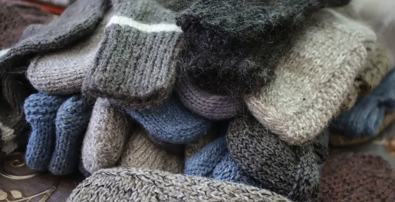 Пенсионерка связала носки для солдат СВО, а потом увидела их в продаже