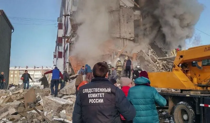 Число погибших при взрыве в доме на Сахалине снова выросло