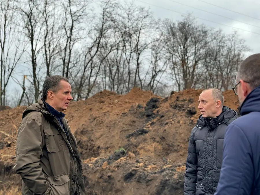 Губернатор Гладков показал засечную черту на границе с Украиной