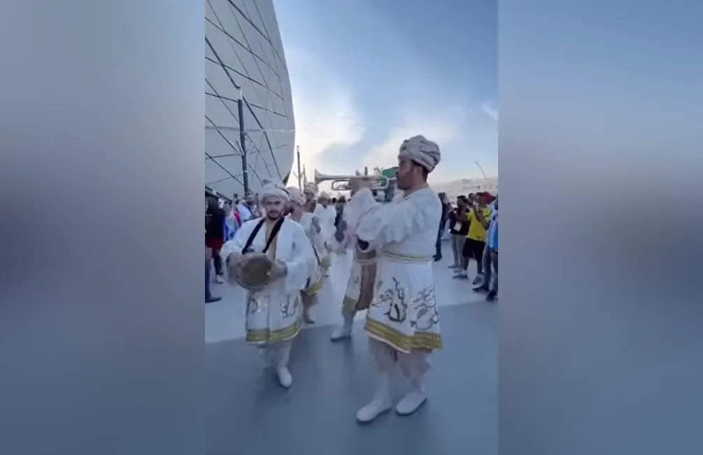 «Нас нет, но мы есть»: на ЧМ по футболу в Катаре зажгли под русскую песню