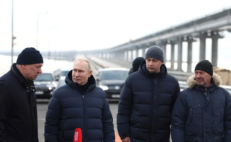Каков политический контекст визита Путина на Крымский мост
