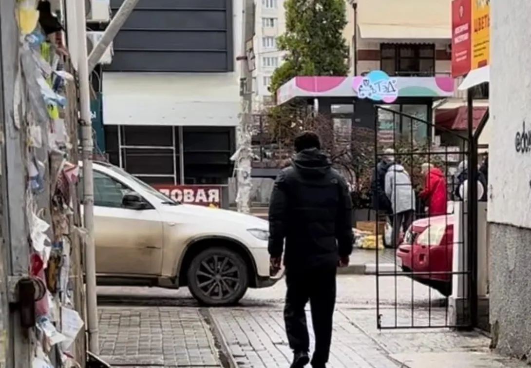 В Севастополе пожилой мужчина отбил женщину от насильника