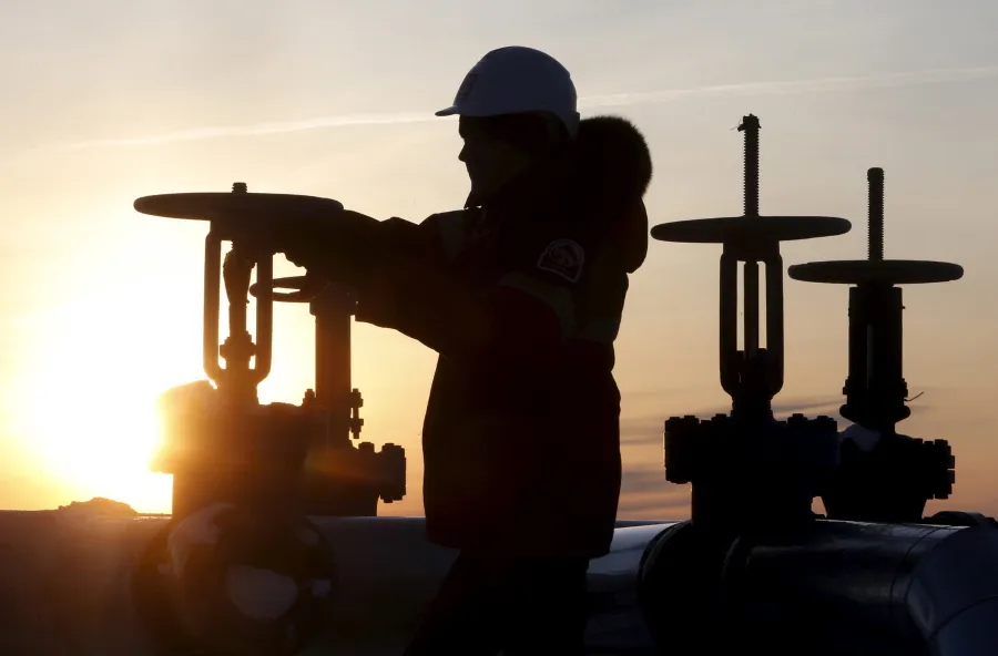 Новак прогнозирует взлет цен на нефтепродукты в Европе после эмбарго на поставки из России 