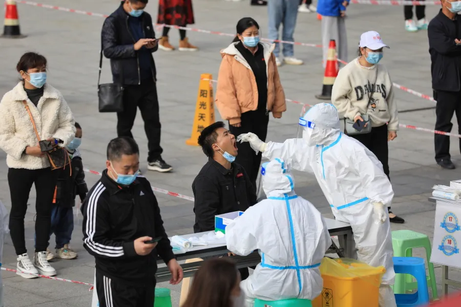 Bloomberg: в Китае с начала декабря COVID-19 заболели почти 250 млн человек