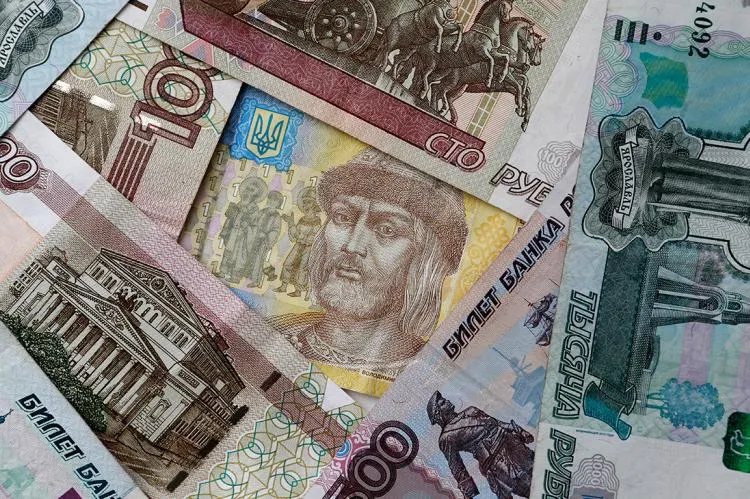 Жители Запорожской области смогут обменять гривну на рубли до 1 апреля 2023 года