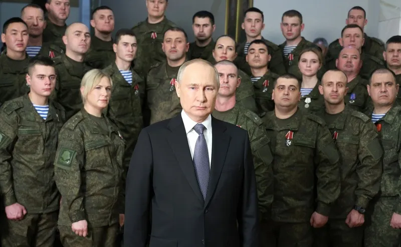 Кто стоял за спиной Путина в новогоднем обращении президента