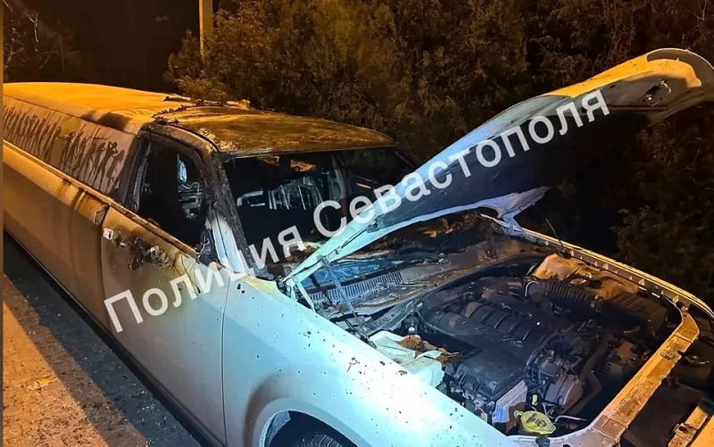 Лимузин в Севастополе стал жертвой неизвестных вандалов