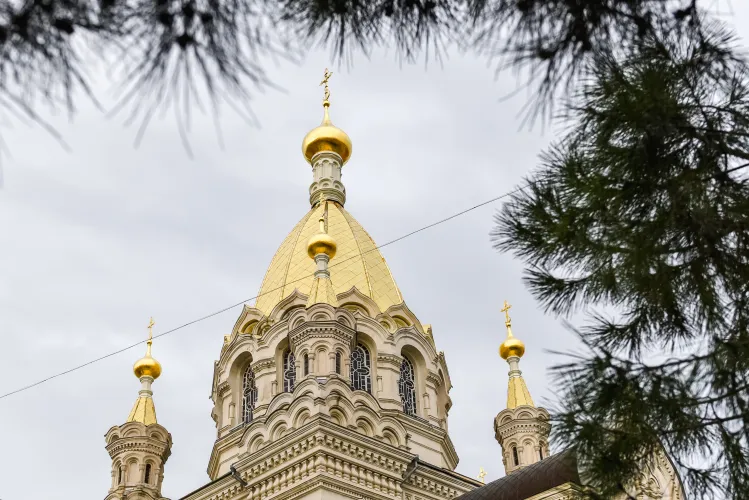 На время крестного хода ограничат движение транспорта в центре Севастополя
