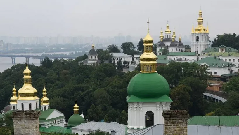 На Украине официально забрали у канонической церкви главные храмы Киево-Печерской лавры