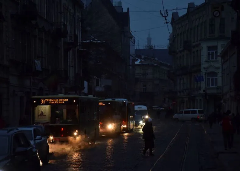 Премьер Украины Шмыгаль призвал готовиться к аварийным отключениям света из-за похолодания 