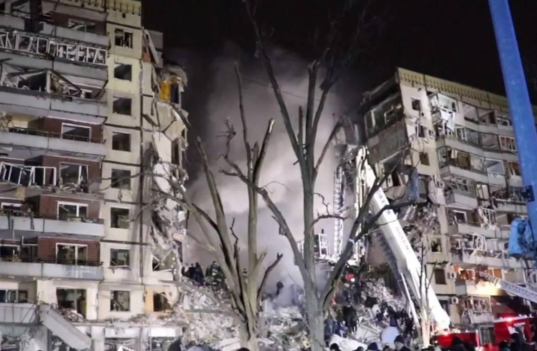 Арестович заявил, что взрыв дома в Днепре произошел в результате действий ПВО Украины