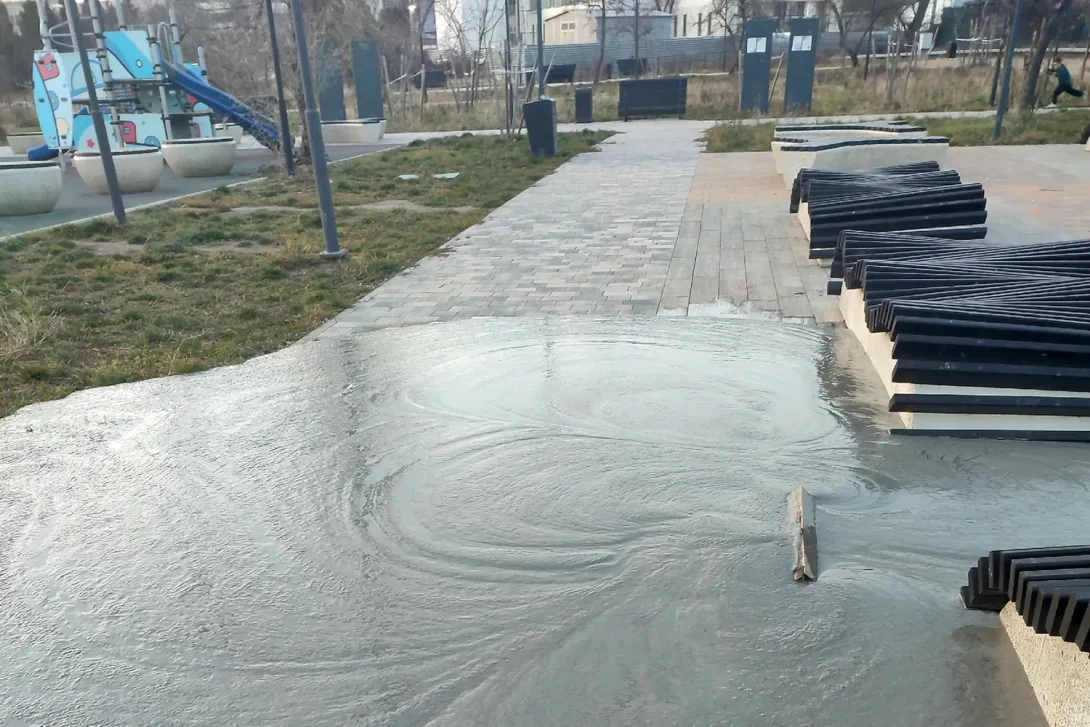 В Севастополе неизвестные залили бетоном парк 