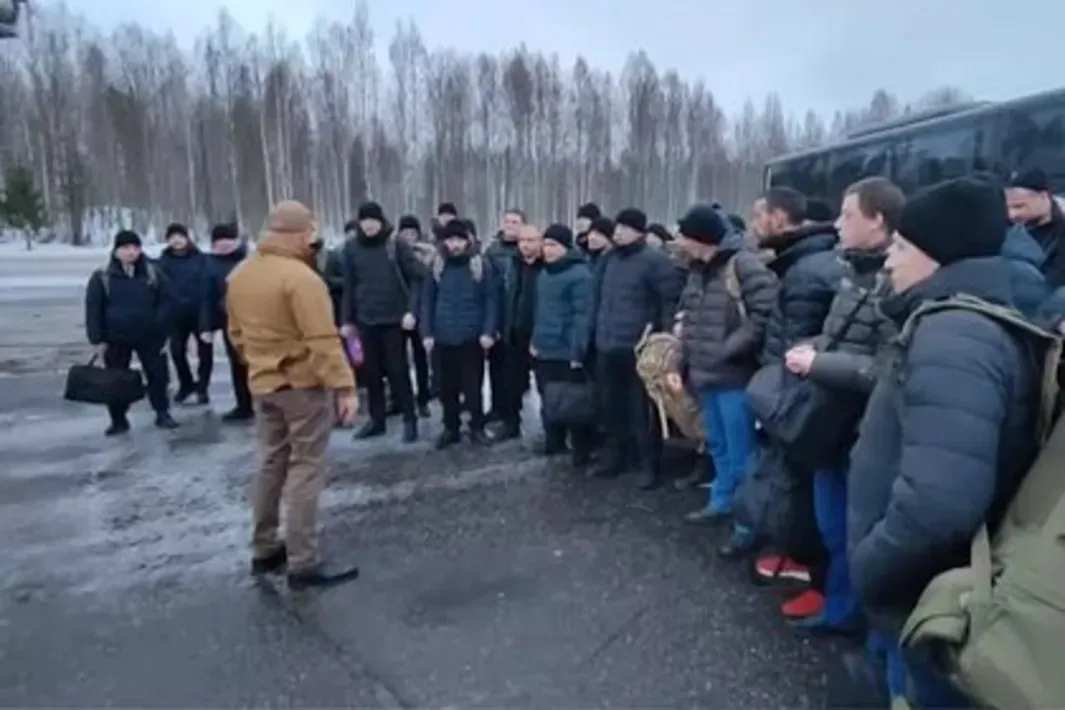 Появилось видео с речью Пригожина перед вернувшимися с СВО в Карелию бывшими заключенными