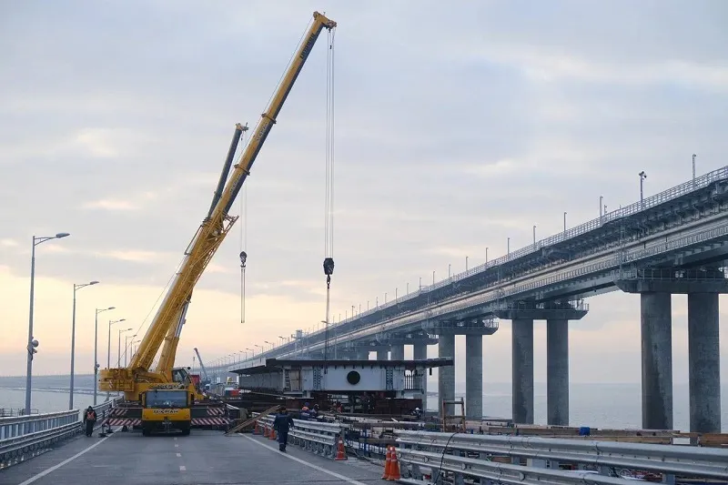Проезд по Крымскому мосту ограничат снова