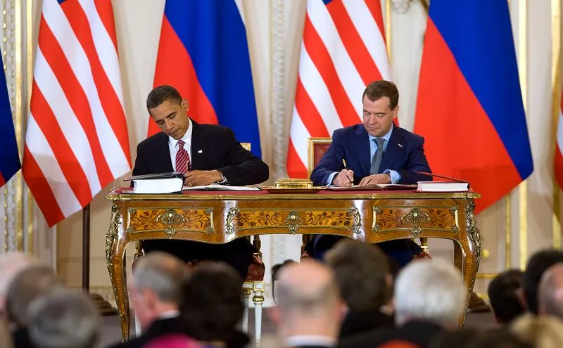 Медведев заявил о праве России защищаться ядерным оружием