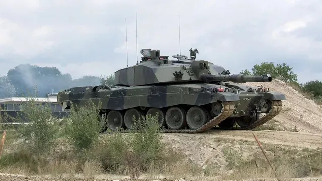 Британия готова "бесконечно" отправлять Киеву танки Challenger 2
