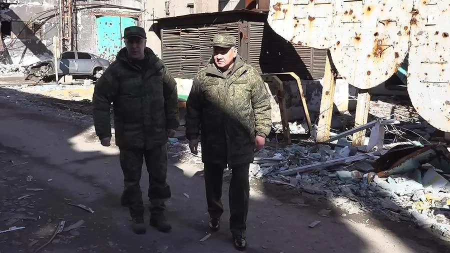 Шойгу проинспектировал группировку войск «Восток» в зоне СВО