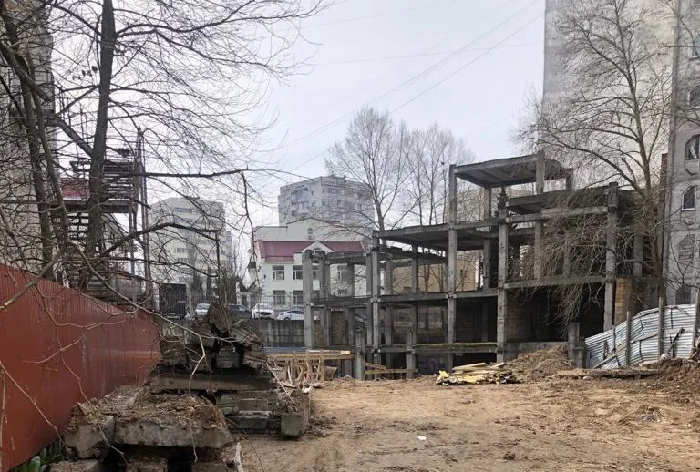 В Севастополе растет новый незаконный ТЦ 