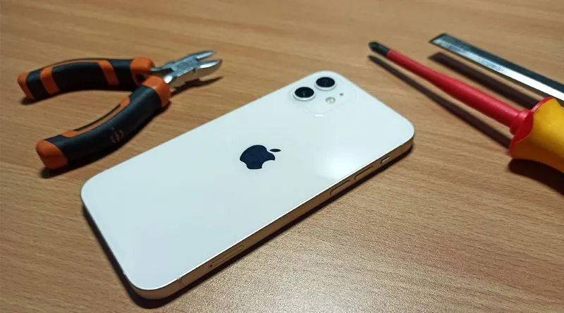 Apple отобрала у России право на ремонт — пора избавляться от «айфонов»?