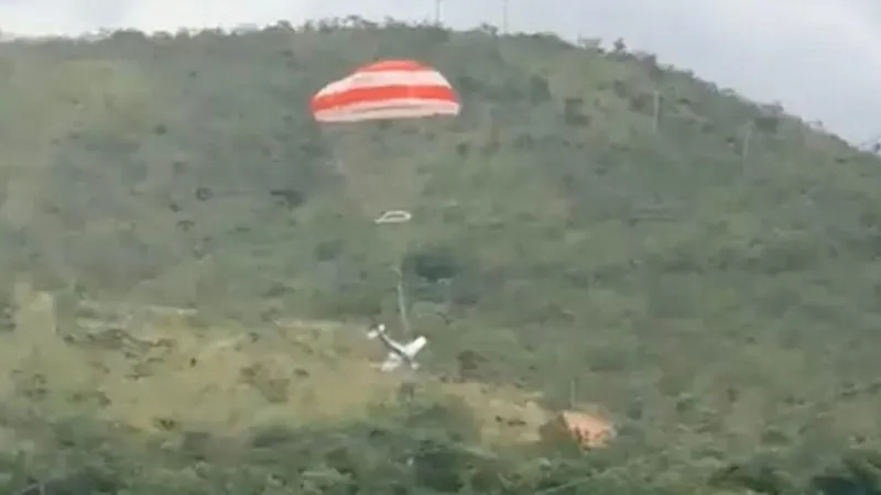 Самолёт с новорождённым на борту приземлился благодаря парашюту