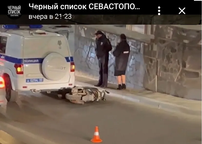 В Севастополе мопед влетел в патрульную машину