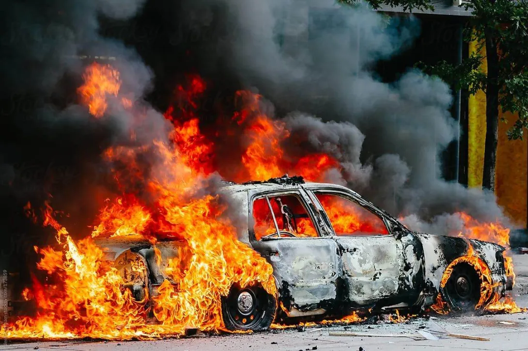  В Севастополе таинственно сгорела машина 