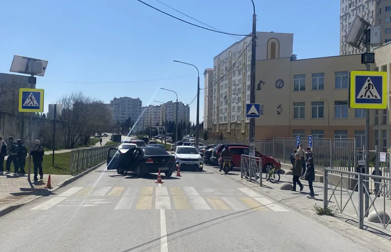 Девушка без прав сбила второклассника на пешеходном переходе в Севастополе