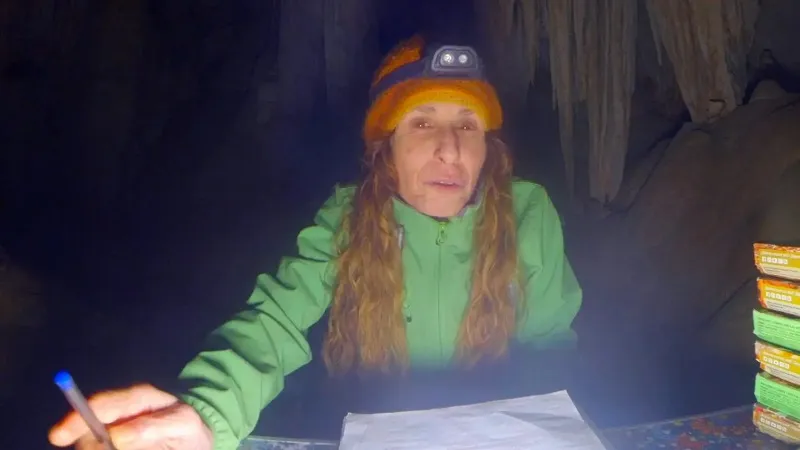 Женщина провела в пещере под землёй почти полтора года