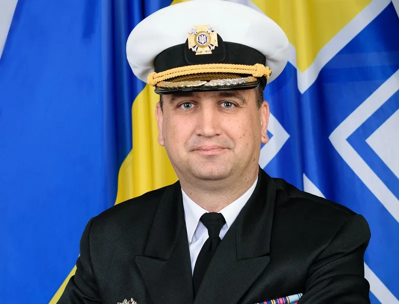 Уроженец Севастополя с адмиральскими погонами объявлен в международный розыск