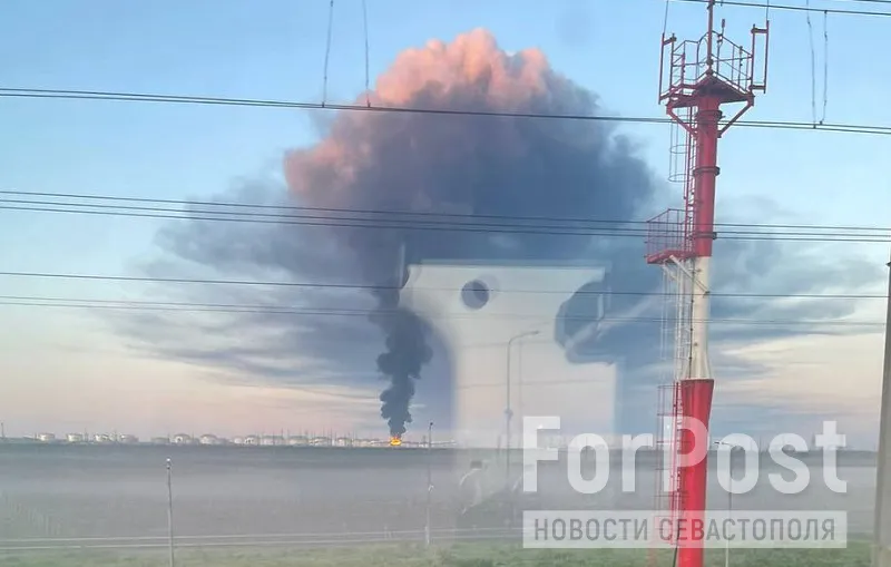 Пожар на нефтебазе под Таманью — огонь виден с двух сторон Керченского пролива