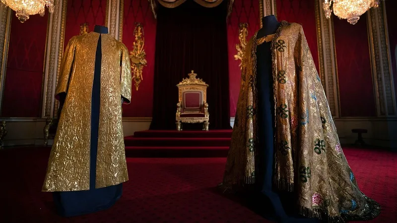 Карлу III во время коронации придётся носить несколько килограммов золота