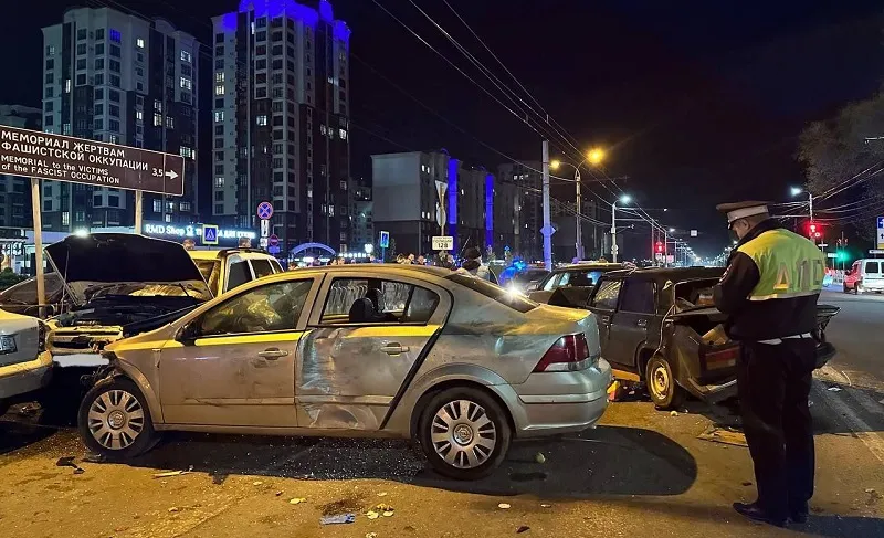 Серьёзная авария в столице Крыма «собрала» восемь машин