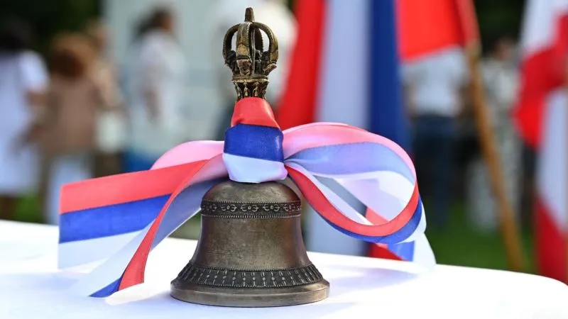 Последний звонок прозвенит не для всех крымских школьников