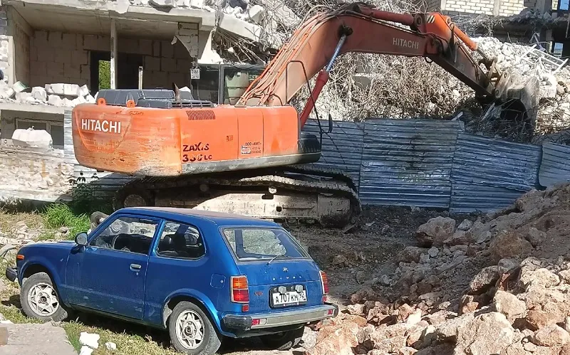 В Севастополе самострой сносят непонятные личности и на голову соседям