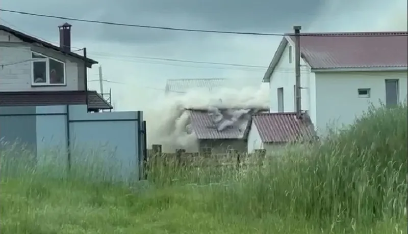В Севастополе горит баня 