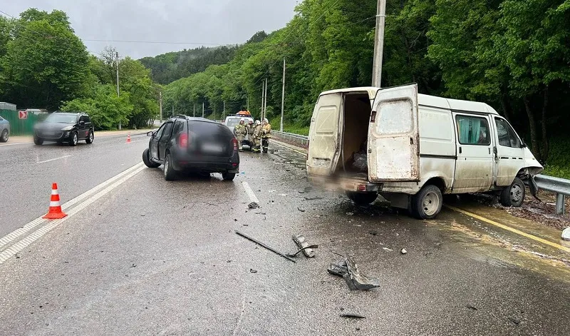 В страшном ДТП на трассе в Крыму погибли три человека