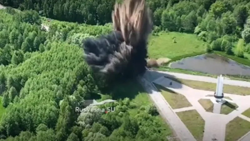 Появилось видео мощного взрыва у «Трёх сестёр» — на стыке России, Украины и Беларуси